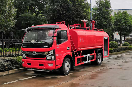国六8吨消防洒水车